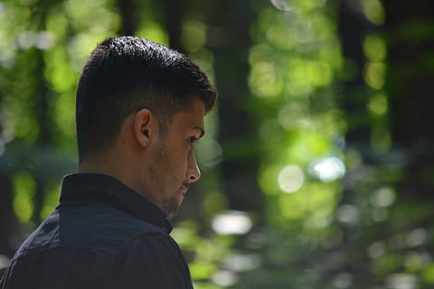 flygtning, afghanske, Skov, perspektiv, hovedskud, en person, fokus på forgrunden, træ, portræt, leder, sidebillede, voksen, herrer, plante, dag, natur, jord, kigger væk, udendørs, ung voksen, fritidsaktivitet, rigtige mennesker, profilvisning, overvejelse, 5K, CC0, offentligt domæne, royaltyfrie