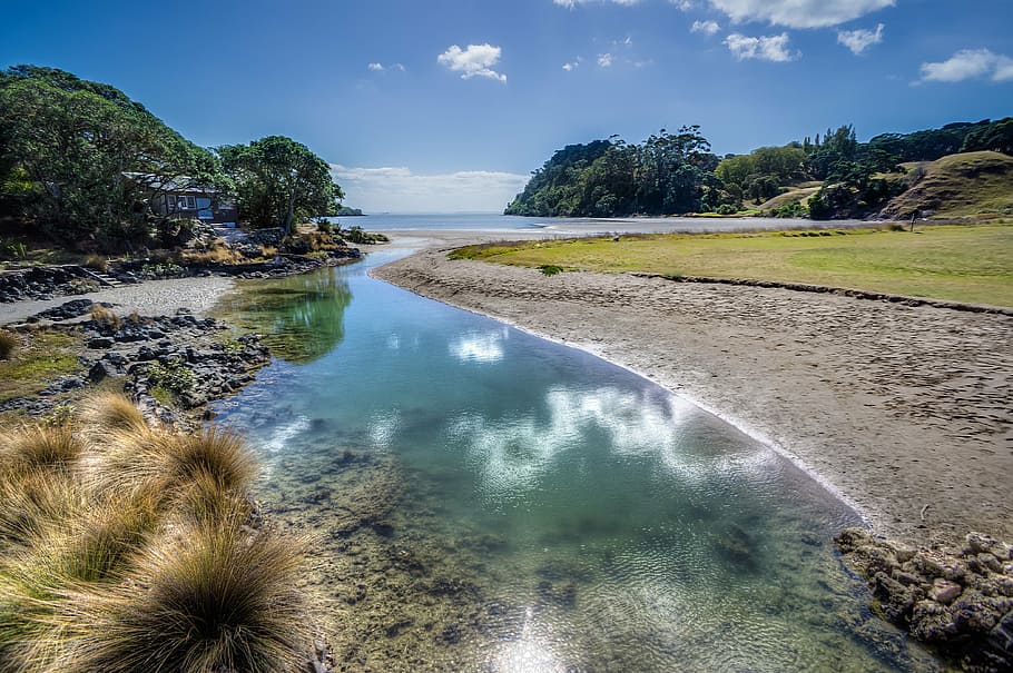fotografia de paisatge, riu, cap a, mar, aigua, entrada, vidriós, calma, reflexió, clar, fresc, refugi, cobert, escapar, naturalesa, cala, badia, platja, transparent, vegetació, estiu, festa, estada, mirall, tranquil, escena, pacífica, paisatge, escenics, escenics - natura, terra, cel, planta, bellesa a la natura, arbre, escena tranquil·la, tranquil·litat, cap gent, núvol - cel, sorra, medi ambient, dia, escena no urbana, a l'aire lliure, llacuna, 4K