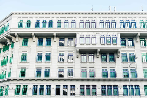hvid, bygning, glas vindue, vindue, arkitektur, himmel, facade, bygning udvendig, bygget struktur, lav vinkel visning, dag, ingen mennesker, i en række, boligområde, by, side om side, glas - materiale, balkon, udendørs, natur, gentagelse, hvid farve, lejlighed, 5K, CC0, offentligt domæne, royaltyfrie