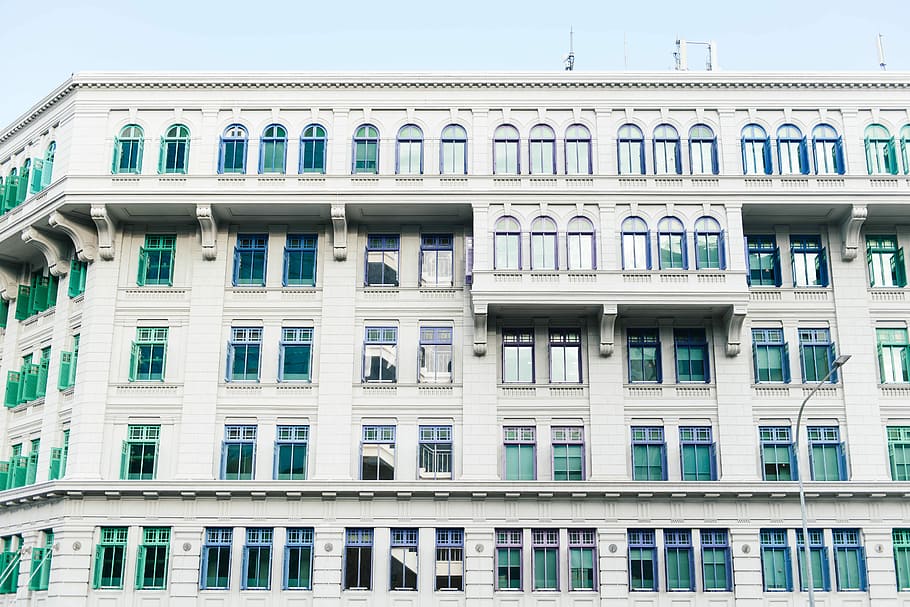 hvid, bygning, glas vindue, vindue, arkitektur, himmel, facade, bygning udvendig, bygget struktur, lav vinkel visning, dag, ingen mennesker, i en række, boligområde, by, side om side, glas - materiale, balkon, udendørs, natur, gentagelse, hvid farve, lejlighed, 5K