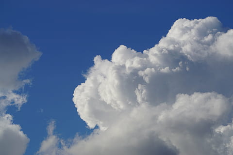 skyer, himmel, blå, skyer form, natur, vejr, dag, luft, baggrunde, udendørs, sommer, sky - himmel, klima, hvid, plads, cloudscape, hvid farve, atmosfære, miljø, fluffy, vind, skønhed i naturen, scenics - natur, sollys, levende farve, ro, blødhed, ingen mennesker, abstrakt, frihed, Stærkt oplyst, lyse, 5K, CC0, offentligt domæne, royaltyfrie