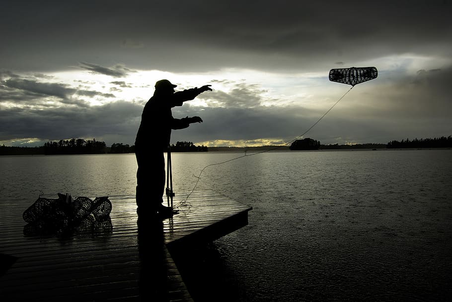 krebs, bur, aften, sverige, august, silhuet, afspejling, sø, en person, vand, sky - himmel, himmel, rigtige mennesker, fritidsaktivitet, stående, natur, livsstil, solnedgang, herrer, aktivitet, fuld længde, skønhed i naturen, sidebillede, udendørs, 4K