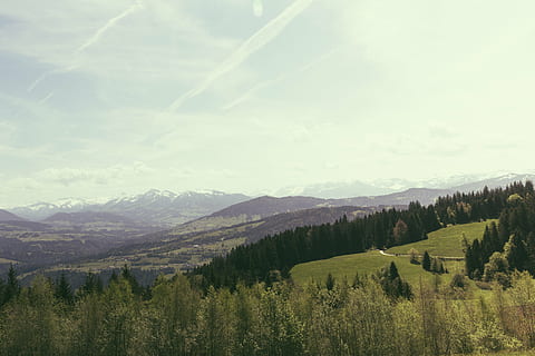 skyer, landskab, bjergkæde, bjerge, natur, klipper, himmel, træer, bjerg, Skov, træ, udendørs, scenics, sommer, plante, scenics - natur, skønhed i naturen, sky - himmel, rolig scene, miljø, ro, vækst, grøn farve, dag, jord, ikke-urbane scene, ingen mennesker, idyllisk, høj, 5K, CC0, offentligt domæne, royaltyfrie