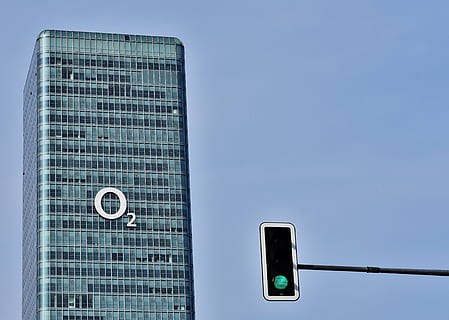 munich, o2, edifici, moosach, modern, metall, façana, o2 torre, arquitectura, façana de vidre, edifici d'oficines, discs, cuboide, vidre, casa, bloc, hochhaus uptown münchen, cargol quadrat, gratacels, vidres, torre d’oficines, finestra, signe, comunicació, blau, orientació, exterior de l'edifici, senyal de trànsit, llum de stop, cel, cap gent, estructura construïda, vista d’angle baix, llum, dia, ciutat, seguretat, símbol, carretera, naturalesa, a l'aire lliure, exterior d’edifici d’oficines, 4K, CC0, domini públic, lliure de regalies
