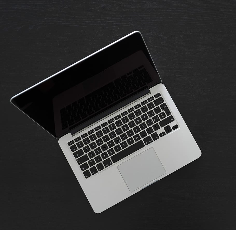 nero, schermo, computer portatile, schermo nero, attività commerciale, computer, informatica, foto, il computer portatile, dominio pubblico, Tech, tecnologia, tastiera del computer, Internet, singolo oggetto, pc, colore nero, attrezzatura, tecnologia wireless, comunicazione, tastiera, attrezzatura informatica, connessione, in casa, tavolo, vista dall'alto, nessuno, dispositivo di informazione portatile, avvicinamento, schermo del computer, natura morta, direttamente sopra, parte del computer, schermo del dispositivo, tasto del computer, 2K