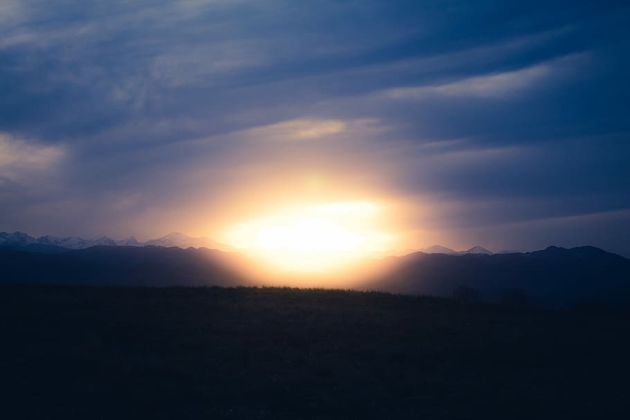 silhuetfotografi, bjerg, fotografering, solopgang, Sky, himmel, solnedgang, silhuet, landskab, blå, sol, dis, tapet, desktop, 4k, dank, høj re, scenics - natur, skønhed i naturen, sky - himmel, ro, rolig scene, miljø, ingen mennesker, natur, idyllisk, bjergkæde, ikke-urbane scene, sollys, orange farve, majestætisk, udendørs, lyse, 5K