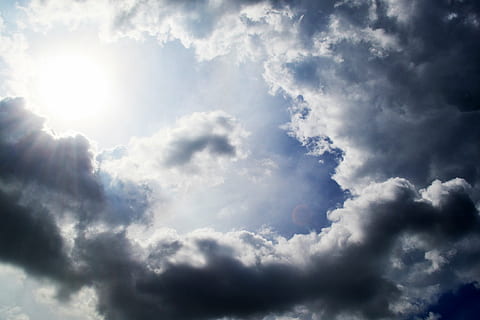 Sky, himmel, sol, sollys, mirakel, smuk, mørk, lyse, sky - himmel, cloudscape, skønhed i naturen, miljø, natur, dramatisk himmel, atmosfære, overskyet, solstråle, vind, baggrunde, scenics - natur, blå, storm, lys - naturligt fænomen, ingen mennesker, udendørs, meteorologi, regn, klima, abstrakt, 4K, CC0, offentligt domæne, royaltyfrie