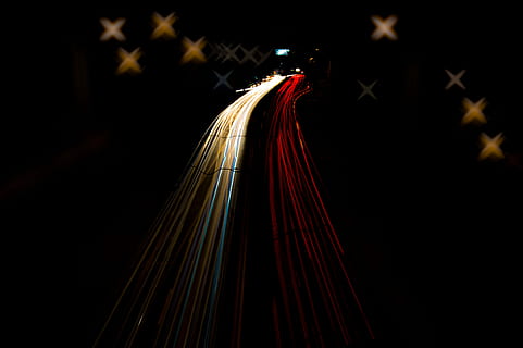 Zeitraffer der Autobahn, Zeitraffer Fotografie, Autos, Straße, Nacht-, Star, Linie, bewirken, Zeitraffer, hellblau, Scheinwerfer, Bremslicht, Weiß, rot, plovdiv, Neonlicht, fahrendes Auto, Geschwindigkeit, beleuchtet, keine Leute, Bewegung, Langzeitbelichtung, Lichtspur, Nahansicht, Natur, Lichtanlage, draußen, Transport, Bewegungsunschärfe, dunkel, Rücklicht, Dekoration, mehrfarbig, Blatt, 5K, CC0, gemeinfrei, lizenzfrei