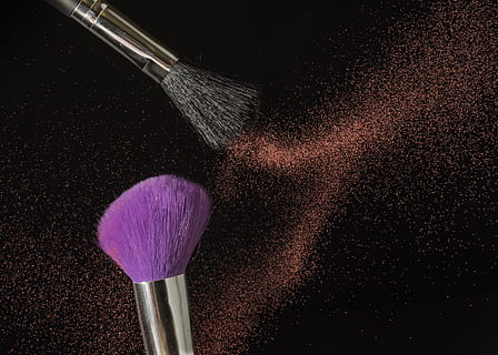 hitam, ungu, kuas makeup, gemerlap, sikat, makro, pasir, tekstur, warna, sikat rias, dandan, bedak wajah, tembakan studio, dalam ruangan, produk kecantikan, blush - make-up, merapatkan, tidak ada orang, masih hidup, latar belakang hitam, mode, keindahan, pesona, variasi, perawatan tubuh, gerakan, coklat, debu, perawatan tubuh dan kecantikan, 4K, CC0, domain publik, bebas royalti