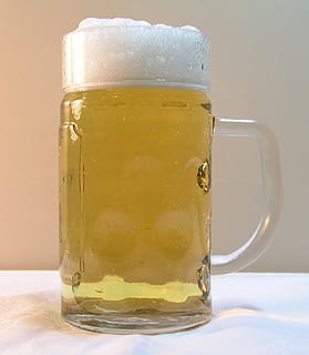 Cocktail, Getränke, Cocktail, Getränke, Bier - Alkohol, Bierglas, Alkohol, Getränk, schaumiges Getränk, Pintglas, Tabelle, Essen und Trinken, Erfrischung, Bier, Nahansicht, drinnen, Stillleben, keine Leute, Haushaltsausstattung, Frische, Gelb, Glas, Glas - Material, Trinkglas, transparent, voll, Schaum, alkoholfreies Getränk, 1080P, CC0, gemeinfrei, lizenzfrei
