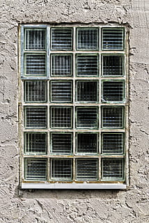 fachada, bloques de vidrio, ventana, pared, edificio, antiguo, casa, edificio viejo, arquitectura, estructura construida, exterior del edificio, nadie, día, pared - característica de la construcción, cuadrícula, seguridad, modelo, proteccion, la seguridad, al aire libre, rallar, Distrito residencial, material de vidrio, cerrado, marco de la ventana, extractor de aire, 4K, CC0, dominio público, libre de derechos