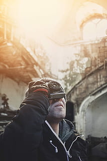 uomo, nero, giacca, presa, immagine, giorno, uomo in nero, uomini, una persona, inverno, adulto, persone, all'aperto, solo un uomo, maschi, etnia caucasica, Solo uomini, città, vestiti caldi, architettura, struttura costruita, persone reali, stili di vita, esterno dell'edificio, bicchieri, capi di abbigliamento, ritratto, attività di svago, concentrarsi sulle conoscenze acquisite, colpo alla testa, moda, riflesso lente, sciarpa, 4K, CC0, dominio pubblico, privo di copyright