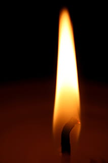 flama, metxa, vela, llum, cremar, calor, espelma de cera, atmosfera, espelmes, acollidor, humor, càlid, cera, tranquil, foc, seguretat, brillar, taronja, fosc, wick wick, advent, romanç, fons, macro, tancar, amor, cremant, calor - temperatura, foc - fenomen natural, tir de l'estudi, il·luminat, fons negre, primer pla, a l'interior, cap gent, color taronja, naturalesa, brillant, nit, equips d’il·luminació, còpia espai, llum - fenomen natural, infern, lluminós, 5K, CC0, domini públic, lliure de regalies