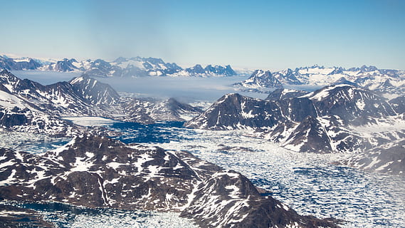 fjell, område, landskap, natur, himmel, snø, sommer, is, topp, blå, antenne, fly, øst, grønland, vann, hav, robust, vill, kaldtemperatur, vinter, naturskjønnhet - natur, miljø, skjønnhet i naturen, fjellkjede, snødekte fjell, reisemål, ingen folk, frossen, reise, utendørs, fjelltopp, 5K, CC0, offentlig domene, opphavsrett gratis