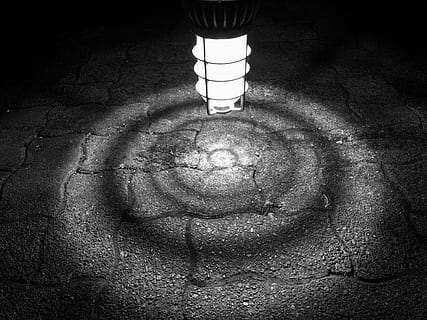 luce, cerchio, lampadina, splendore, buio, notte, illuminato, elettricità, nessuno, avvicinamento, giorno, attrezzatura per l'illuminazione, in casa, modello, lampada elettrica, luce - fenomeno naturale, luce elettrica, raggiante, vista dall'alto, energia efficiente, strutturato, design, apparecchio di illuminazione, soffitto, 2K, CC0, dominio pubblico, privo di copyright