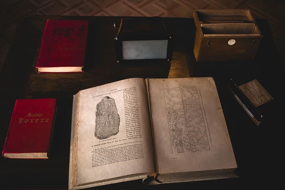 aberto, livro, mesa, Preto, de madeira, sala, mapa, velho, clássico, vintage, história, Espanha, catalonia, barcelona, amatller, publicação, dentro de casa, religião, crença, visão de alto ângulo, espiritualidade, o passado, ninguém, texto, Educação, ainda vida, literatura, fechar-se, página, local de culto, Antiguidade, 5K