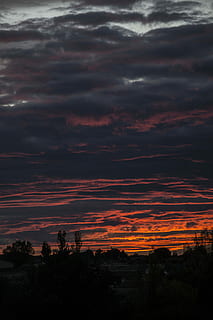 puesta de sol, rojo azul, nubes, cielo, Dom, rojo, azul, naranja, paisajes, luz del atardecer, cielo Rojo, rojizo, paisaje, ligero, silueta, naturaleza, nube - cielo, belleza en la naturaleza, paisajes - naturaleza, escena tranquila, tranquilidad, idílico, color naranja, árbol, nadie, planta, cielo dramático, ambiente, al aire libre, escena no urbana, cielo romantico, 4K, CC0, dominio público, libre de derechos