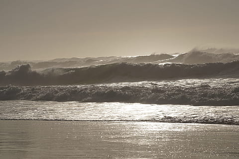 spiaggia, onde, oceano, sabbia, atlantico, vento, paesaggio, feccia, marea, lato, tramonto, acqua, mare, bellezza nella natura, scenics - natura, cielo, la tranquillità, natura, scena tranquilla, nebbia, all'aperto, onda, ambiente, idilliaco, terra, nessuno, montagna, luce del sole, orizzonte sull'acqua, 5K, CC0, dominio pubblico, privo di copyright