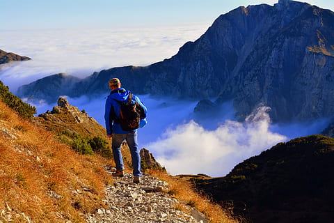 man, walking, mountain, daytime, walk, clouds, excursion, carega, beauty in nature, activity, leisure activity, hiking, sky, adventure, one person, scenics - nature, nature, men, real people, lifestyles, backpack, vacations, travel, holiday, tranquility, cloud - sky, trip, mountain range, outdoors, looking at view, 5K, CC0, public domain, royalty free