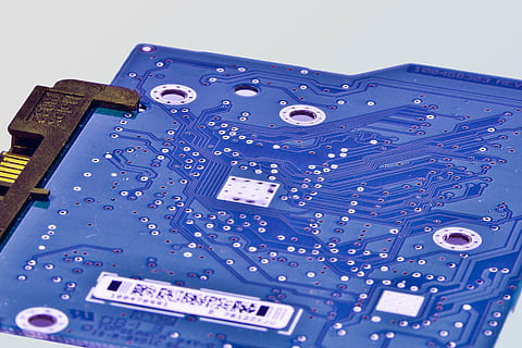 Chip, Tafel, Linie, Computer, Elektronik, Linien, Datenverarbeitung, Komponente, Technologie, Makro, Hardware-, datailaufnahme, Verbindungen, Leiterplatte, Computerchip, Computerteil, Hauptplatine, Elektronik-Industrie, elektrische Komponente, Ausrüstung, Daten, Halbleiter, Nahansicht, pc, Computerausrüstung, Industrie, Verbindung, Blau, Komplexität, Wissenschaft, keine Leute, Kommunikation, elektrische Ausrüstung, Zentralprozessor, Elektronikladen, 2K, CC0, gemeinfrei, lizenzfrei