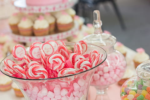 marshmallows, gummy, bjørner, sukkertøy, dessert, bord, parti, søt, mat, fødselsdag, Bar, pop, dekorasjon, buffet, bryllup, fargerik, bær, fancy, kake, cupcake, catering, søt mat, matbit, gourmet, rosa farge, mat og Drikke, overbærenhet, friskhet, fristelse, nærbilde, fokusere på forgrunnen, ingen folk, stilleben, usunn mat, klar til å spise, stor gruppe gjenstander, bakt, valg, glass, blomstermønster, 1080P, CC0, offentlig domene, opphavsrett gratis