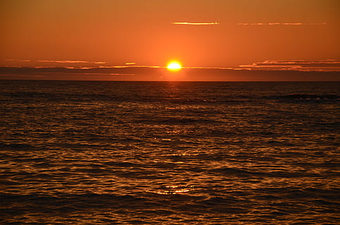 Dinamarca, Mar del nord, posta de sol, cel, aigua, mar, Costa, cel dramàtic, paisatge de la costa danesa, naturalesa, sol, onada, festa, tarda, jutlandia, bellesa a la natura, escenics - natura, horitzó, tranquil·litat, horitzó sobre l’aigua, llum solar, idíl·lic, escena tranquil·la, núvol - cel, paisatge marí, color taronja, medi ambient, cap gent, a l'aire lliure, cel romàntic, 4K, CC0, domini públic, lliure de regalies