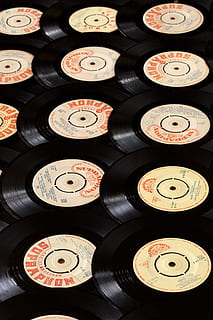 vinyl records, abstrakt, lyd, baggrund, sort, cirkel, disk, diskotek, grammofon, etiket, musik, gammel, mønster, Spille, optage, retro, teknologi, spore, årgang, vinyl, indendørs, ingen mennesker, geometrisk form, stor gruppe af objekter, form, tæt på, baggrunde, stilleben, sort farve, fuld ramme, retro stylet, valg, i en række, høj vinkel visning, nøjagtighed, variation, hjul, 4K