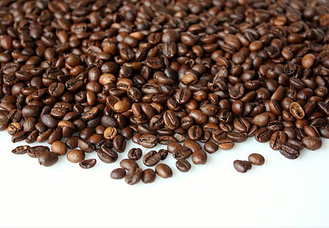 gjeng, kaffebønner, kaffe, bakgrunn, pause, koffein, aroma, spennende, kurve, drikke, Våkn opp, frokost, espresso, kjøkken, salg, mørk, bunke, bønne, brun, kafe, bakt, kaffe - drikke, nærbilde, duftende, kaffe avling, mat og Drikke, stekt kaffebønne, stor gruppe gjenstander, mat, friskhet, innendørs, stilleben, ingen folk, overflod, hvit bakgrunn, studio skudd, Kaffe bønne, teksturert effekt, 4K, CC0, offentlig domene, opphavsrett gratis