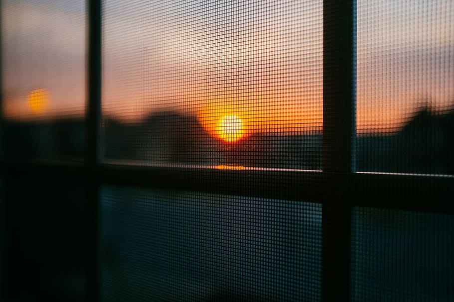tramonto, crepuscolo, schermo, finestra, architettura, struttura costruita, esterno dell'edificio, cielo, nessuno, recinto, colore arancione, città, illuminato, barriera, natura, confine, all'aperto, riflessione, costruzione, luce del sole, modello, vetro - materiale, riflesso lente, composito digitale, 4K