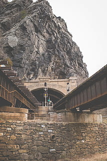 Harpers keltų tiltas, akmenys, akmuo, infrastruktūra, tiltas, takas, geležinkelio, stotis, šviesoforas, traukinys, struktūrą, architektūra, tunelis, tiltas - žmogaus sukurta struktūra, pastatyta struktūra, kalnas, roko objektas, ryšį, dieną, kelionės tikslai, kelionė, užtvankos, pobūdį, dangus, sienos, pastato išorė, švarus dangus, nėra žmonių, turizmą, istorija, praeitis, transportavimas, akmeninė siena, lauke, 4K, CC0, Viešasis domenas, nemokamai