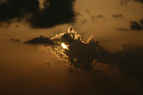 Sonne, Wolken, Abendrot, Natur, Sonnenuntergang, Wetter, Himmel, draußen, Sonnenlicht, Sommer-, wolke - himmel, Hintergründe, Dämmerung, Schönheit in der Natur, Ruhe, Szenen - Natur, keine Leute, ruhige Szene, Flachwinkelansicht, idyllisch, Silhouette, orange Farbe, Dramatischer Himmel, Baum, Umgebung, majestätisch, Pflanze, 4K, CC0, gemeinfrei, lizenzfrei