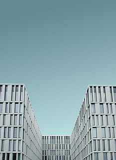 Mann, Augenansicht, Weiß, Viereck Gebäude, niedrig, Winkel Foto, grau, Gebäude, Himmel, die Architektur, Fenster, Glas, Gebäudehülle, gebaute Struktur, klarer Himmel, kopieren sie platz, Stadt, Flachwinkelansicht, Bürogebäude außen, Natur, Tag, modern, Büro, keine Leute, Blau, draußen, Glas - Material, Sonnenlicht, Wolkenkratzer, 5K, CC0, gemeinfrei, lizenzfrei