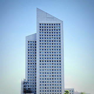2017.6.15, blanc, edifici de diversos pisos, blau, cel, durant el dia, arquitectura, edifici, finestres, estructura, gratacels, ciutat, exterior de l'edifici, estructura construïda, exterior d’edifici d’oficines, modern, alta - alta, oficina, cel clar, vista d’angle baix, torre, cap gent, naturalesa, dia, vidre - material, a l'aire lliure, 720P, CC0, domini públic, lliure de regalies