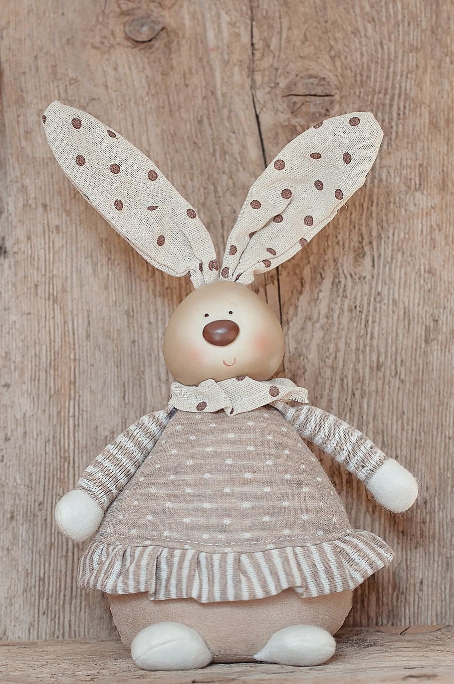 foto, conill, portar, gris, samarreta de lunars, felpa, joguina, deco, llebre, conill de Pasqua, decoració, sona la natura, beix, dolç, bonic, tancar, dekohase, Pasqua, ou, cultures, a l'interior, celebració, material de fusta, tir de l'estudi, cap gent, primer pla, dia, representació, festa, art i artesania, creativitat, vista d’angle alt, conill - animal, menjar, natura morta, directament a sobre, representació humana, 1080P