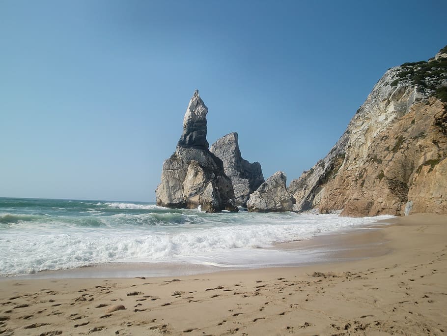 klippe, hav, klint, hvide klipper, Portugal, wilder beach, vand, strand, jord, himmel, sand, skyfri himmel, bevægelse, skønhed i naturen, natur, horisont over vand, rock-objekt, scenics - natur, horisont, solid, dag, rock formation, bølge, ingen mennesker, stable rock, 2K