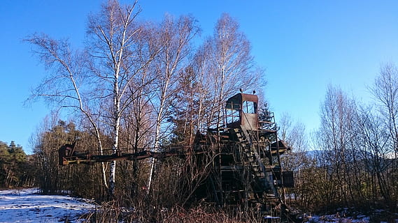 winter, oud, einde, oude machine, verouderd, uitgeschakeld, machine, gepensioneerd, wrak, roestvrij, boom, kale boom, fabriek, hemel, geen mensen, natuur, sneeuw, koude temperatuur, blauw, architectuur, heldere lucht, ingebouwde structuur, dag, land-, scenics - natuur, buitenshuis, veld-, niet-stedelijke scène, 4K, CC0, publiek domein, royaltyvrij