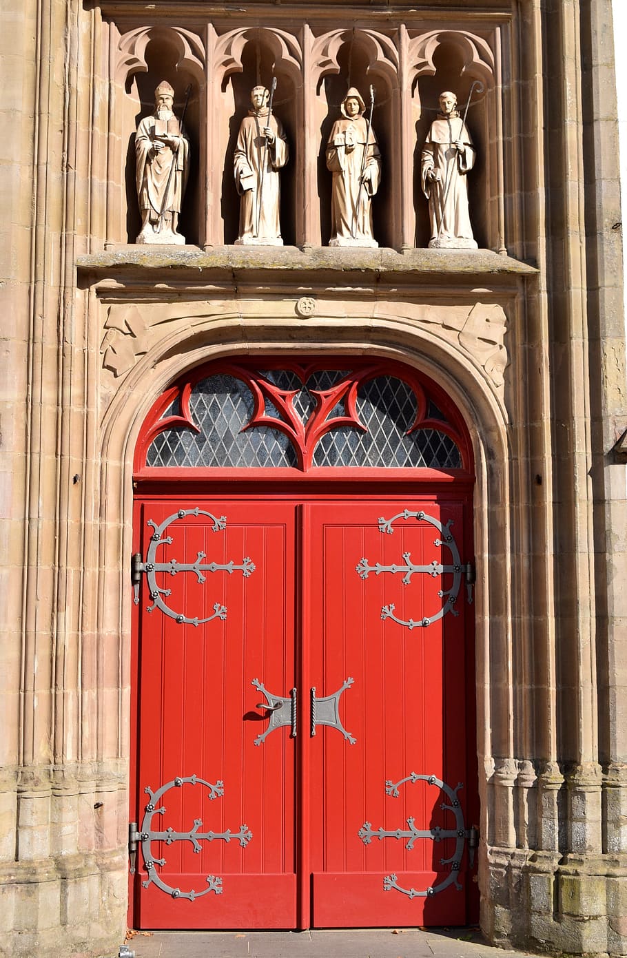 objectiu, monestir, històricament, entrada, vermell, porta, portal, Església, abadia, mariawald, eifel, arquitectura, estructura construïda, exterior de l'edifici, edifici, cap gent, art i artesania, el passat, dia, història, arc, tancat, artesania, representació, lloc de culte, creativitat, creença, destinacions de viatge, columna arquitectònica, ornamentat, talla, 5K