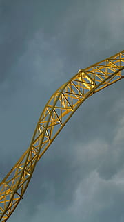 Achterbahn, Rolle, Drohung, dunkler Himmel, Geschwindigkeit, Bewegung, Gelb, Wolken, Amüsement, Park, Natur, Himmel, Flachwinkelansicht, wolke - himmel, Metall, keine Leute, Tag, draußen, bedeckt, Maschinen, große Höhe, gebaute Struktur, Verbindung, die Architektur, Baustelle, Entwicklung, Baugewerbe, Industrie, 4K, CC0, gemeinfrei, lizenzfrei