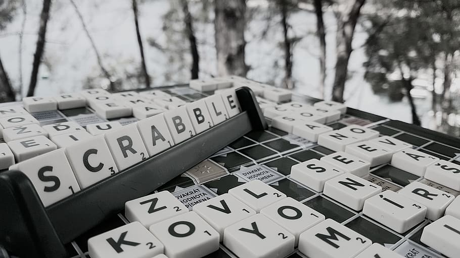 joc, Scrabble, temps de paraula, diversió, text, comunicació, guió occidental, nombre, cap gent, centrar-se en primer pla, arbre, natura morta, primer pla, lletra majúscula, jocs d’oci, cultura i entreteniment artístic, relaxació, arranjament, taula, tecnologia, bloc, a l'aire lliure, connexió, planta, 4K