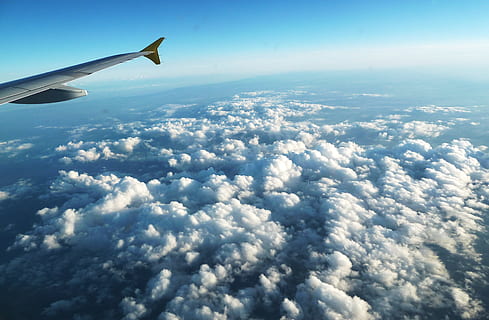 fenster flugzeugansicht, Flügel, Flugzeug, Wolke, Wolken, Sonnenuntergang, Himmel, Weiß, Blau, fliegen, Schatten, Hölle, hoch, oben, Luftaufnahme, draußen, szenen, Tag, wolke - himmel, fliegend, Luftfahrzeug, Flugzeugflügel, Transportmittel, Transport, Schönheit in der Natur, Szenen - Natur, in der Luft, keine Leute, Reise, Wolkengebilde, Natur, Bewegung, unterwegs, 4K, CC0, gemeinfrei, lizenzfrei