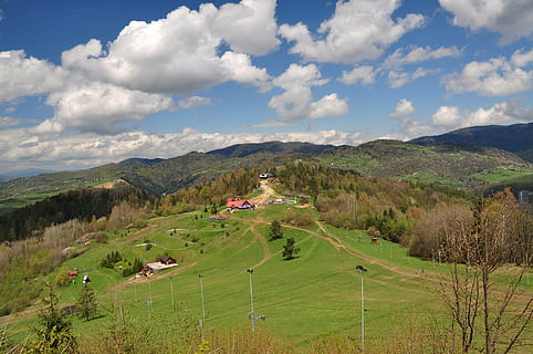 natură, copac, verde, primăvară, munţi, in munti, concediu, vedere, panoramă, Pieniny, Palenica, o vedere a munților, tur, expediție, peisaj, cer, nor - cer, mediu inconjurator, scenice - natura, frumusețe în natură, plantă, liniște, o scenă liniștită, teren, Munte, Culoarea verde, nici o persoana, arhitectură, scenă non-urbană, zi, iarbă, în aer liber, 1080P, CC0, domeniu public, fără drepturi de autor
