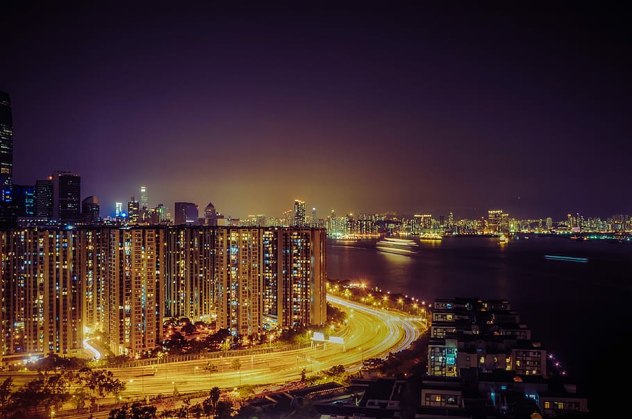 foto, alto, subir edificios, cuerpo, agua, fotografía timelapse, ciudad, noche, ligero, rascacielos, horizonte, edificio, paisaje urbano, autopista, bahía, tráfico, mar, la carretera, calle, Hong Kong, arquitectura, exterior del edificio, iluminado, estructura construida, vista de alto ángulo, transporte, cielo, Distrito residencial, edificio de oficinas exterior, vida en la ciudad, larga exposición, movimiento, nadie, sendero de luz, al aire libre, altura maxima, moderno, 4K