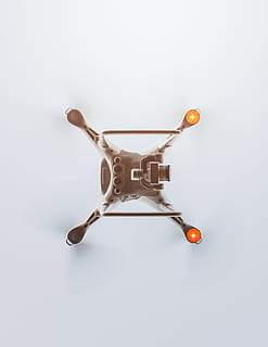 grå, sort, drone, grå stål drone, hvid, quadrokopter, fantom, Dji, teknologi, kamera, legetøj, ingen mennesker, studio skud, hvid baggrund, fuld længde, tæt på, dag, indendørs, enkelt objekt, skåret ud, sundhedspleje og medicin, kopiere plads, direkte over, form, repræsentation, plast, metal, antropomorfe, enkelhed, design, Kunst og håndværk, omsorg, 2K, CC0, offentligt domæne, royaltyfrie