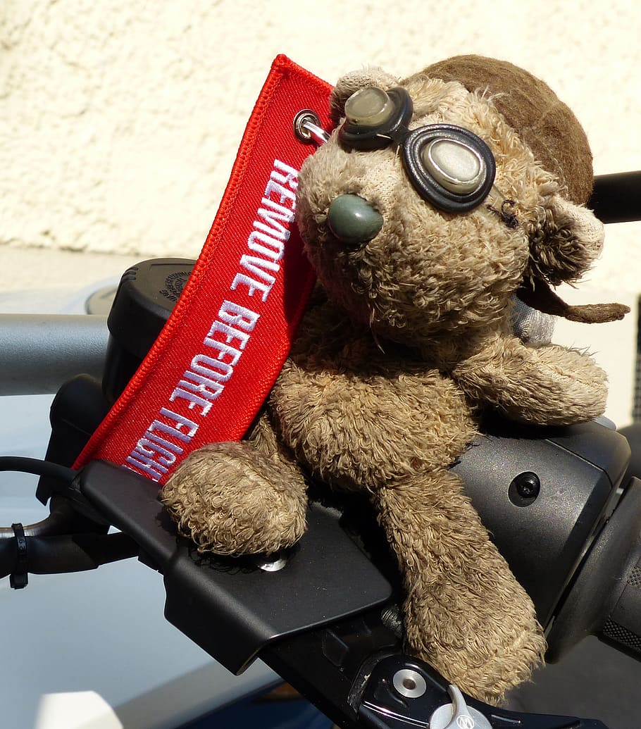 medvěd, motocykl, brýle, odstraňte před letem, hnědý, vinobraní, řídit, béžový, řídítka, štěstí kouzlo, talisman, malý, sladký, hračka, Medvídek, nikdo, přeprava, staromódní, plněné, detail, Červené, vycpaná hračka, řízení, sdělení, způsob dopravy, text, uvnitř, stálý život, zastoupení, technologie, západní skript, pozemního vozidla, zaměřit se na popředí, den, zastoupení zvířat, stiskněte tlačítko, 2K