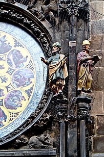 ur, urskærm, eksternt ur, tid, måling af tid, gammelt ur, antik, gammel, by, figur, skulptur, rådhuset, prag, flot, stort ur, uretips, mekanismen af, arkitektur, mobil, repræsentation, menneskelig repræsentation, Kunst og håndværk, mandlig lighed, kreativitet, ingen mennesker, bygning udvendig, religion, spiritualitet, bygget struktur, fortiden, historie, bygning, kvindelig lighed, håndværk, statue, tro, udsmykkede, 5K, CC0, offentligt domæne, royaltyfrie