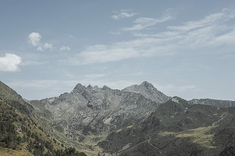 aerian, fotografie, munţi, cu vedere spre, vedere, Munte, cer, copac, pădure, vârf, nor, peisaj, natură, alessio soggetti, asoggetti, italian alp, alp, în aer liber, scenice - natura, frumusețe în natură, nor - cer, o scenă liniștită, liniște, scenă non-urbană, mediu inconjurator, de munte, idilic, nici o persoana, zi, la distanta, geografie fizica, geologie, stâncă, varf de munte, formare, gamă, 4K, CC0, domeniu public, fără drepturi de autor