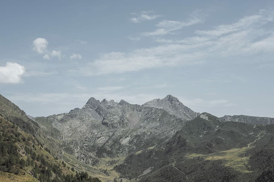 aèria, fotografia, muntanyes, amb vistes, vista, muntanya, cel, arbre, bosc, cim, pic, núvol, paisatge, naturalesa, alessio soggetti, asoggetti, alp italià, alp, a l'aire lliure, escenics - natura, bellesa a la natura, núvol - cel, escena tranquil·la, tranquil·litat, escena no urbana, medi ambient, Serra, idíl·lic, cap gent, dia, remot, geografia física, geologia, rock, cim de muntanya, formació, rang, 4K