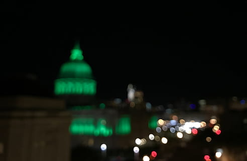 noi., capitol washington d.c, d.c., Senza titolo, municipio di San Francisco, notte, luce, bokeh, defocused, scena urbana, illuminato, paesaggio urbano, strada, città, traffico, esterno dell'edificio, posto famoso, vita di città, architettura, movimento sfocato, distretto del centro, nessuno, colore verde, all'aperto, destinazioni di viaggio, struttura costruita, governo, viaggio, auto, natura, modo di trasporto, mezzi di trasporto, veicolo a motore, luce del veicolo, 4K, CC0, dominio pubblico, privo di copyright