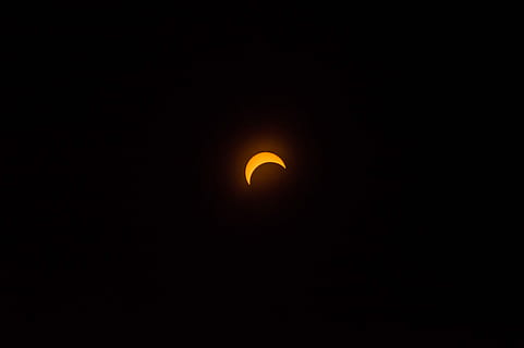 solar, eclipse, ver, Noche, Luna creciente, Eclipse solar, creciente, Luna, Dom, cielo, astronomía, espacio, eclipse 2017, Toronto, eclipse parcial, astrológico, totalidad, belleza en la naturaleza, fenomeno natural, paisajes - naturaleza, copia espacio, naturaleza, tranquilidad, Luna llena, escena tranquila, oscuro, nadie, al aire libre, vista de ángulo bajo, majestuoso, espacio y astronomia, astrología, luz de la luna, 5K, CC0, dominio público, libre de derechos