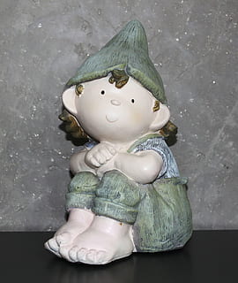 ceràmica, figura d’argila, amable, representació, representació humana, art i artesania, natura morta, a l'interior, cap gent, creativitat, joguina, vista d’angle alt, escultura, nina, primer pla, color verd, semblança femenina, semblança masculina, joguina de peluix, taula, artesania, estàtua, 2K, CC0, domini públic, lliure de regalies
